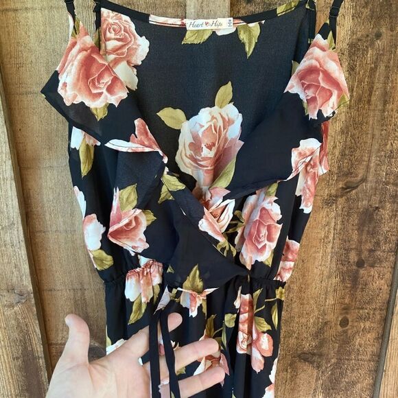 HEART & HIPS RUFFLE V-NECK FLORAL OPEN FRONT SPLIT
MAXI WRAP DRESS - Picture 5 of 8